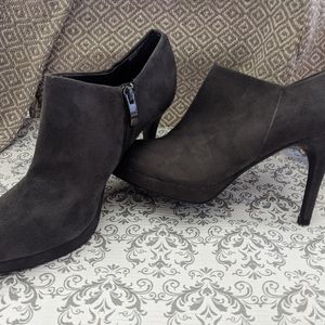 Liz Claiborne grey suede booties